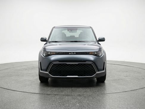 Used 2025 Kia Soul LX w/ LX Technology Package image 2