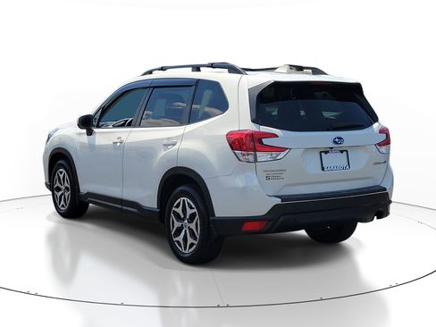 Used 2020 Subaru Forester Premium image 4