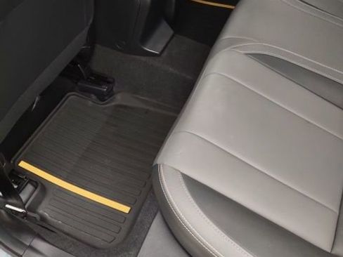 Used 2022 Subaru Crosstrek 2.5i Sport w/ Moonroof Package image 17