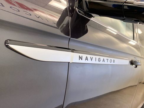 New 2026 Lincoln Navigator Reserve image 18