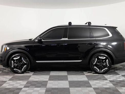 Used 2024 Kia Telluride EX w/ EX Captain's Chair Package AWD/4WD image 3