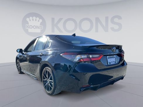Used 2023 Toyota Camry SE image 4