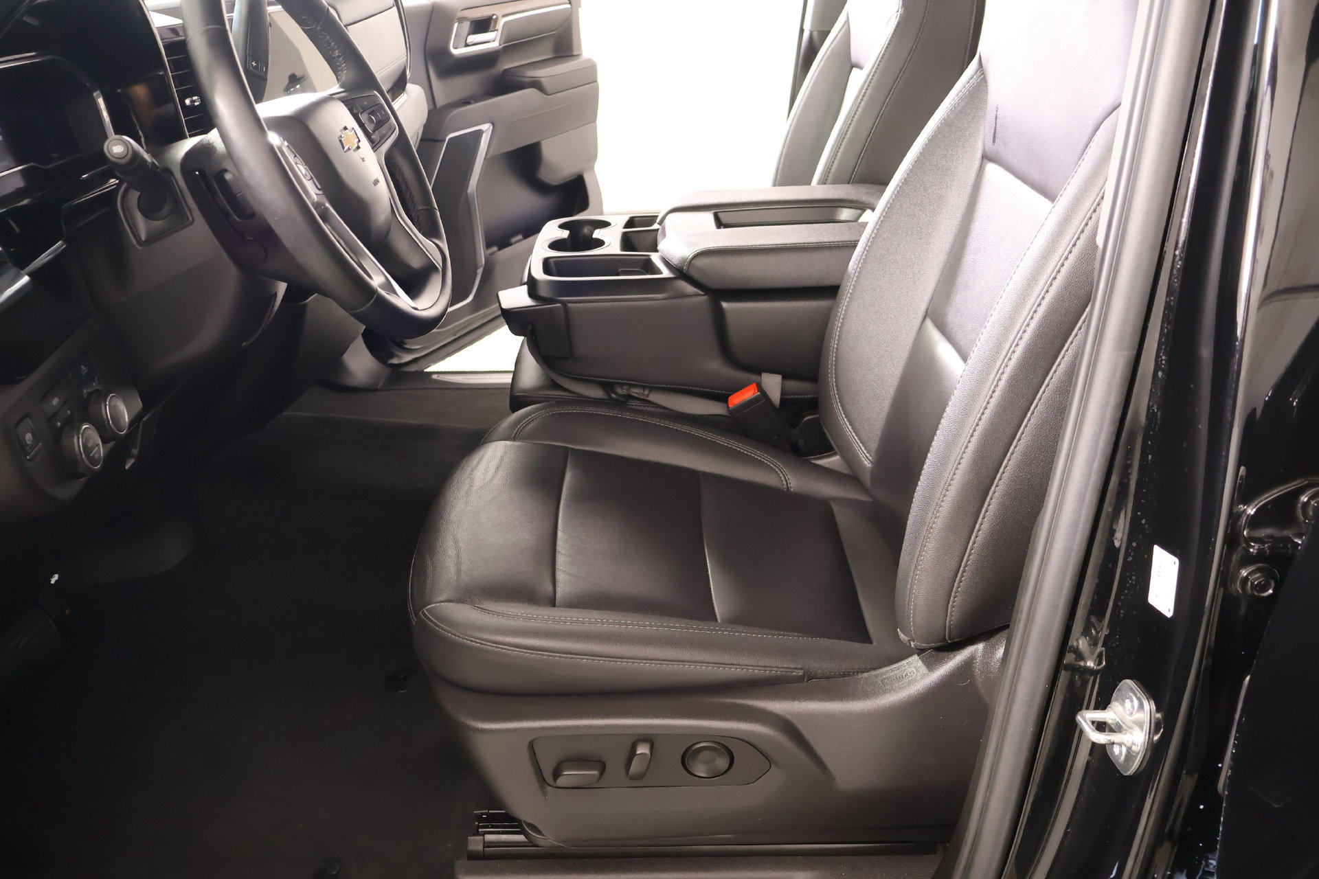 Used 2025 Chevrolet Silverado 1500 LT w/ All Star Edition Plus AWD/4WD image 12