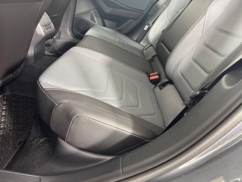 Used 2025 Volkswagen Jetta SEL FWD image 31