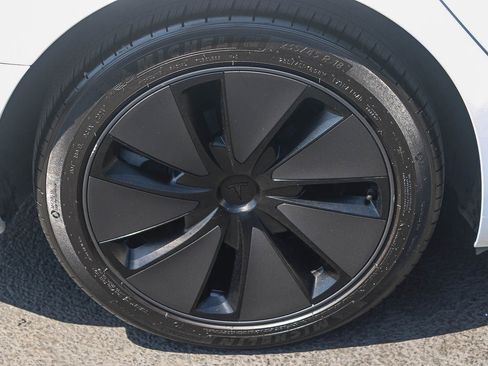 Used 2025 Tesla Model 3 image 12