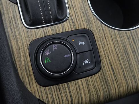 Used 2018 GMC Acadia Denali w/ Technology Package image 8