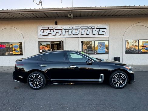 Used 2018 Kia Stinger Premium image 3