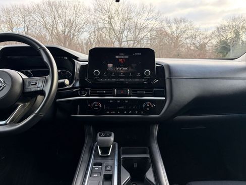 Used 2025 Nissan Pathfinder SV image 18