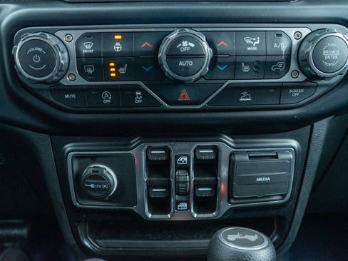 Used 2021 Jeep Wrangler Unlimited Sport image 19