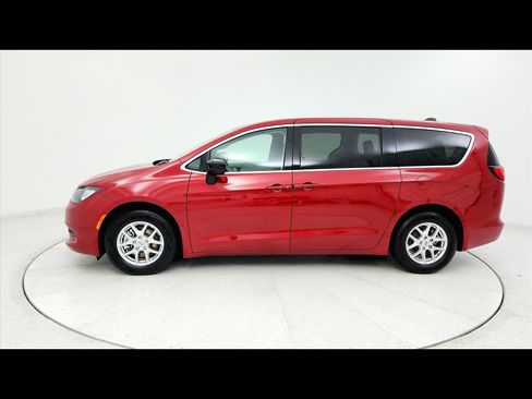 Used 2024 Chrysler Voyager LX image 1