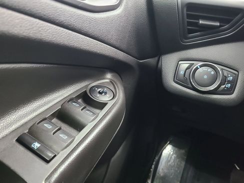 Used 2015 Ford Escape SE image 28