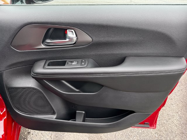 New 2027 Chrysler Pacifica Select FWD image 13
