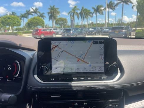 Used 2023 Nissan Rogue Platinum w/ Platinum Premium Package FWD image 33