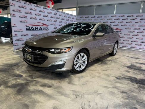 Used 2025 Chevrolet Malibu LT image 2