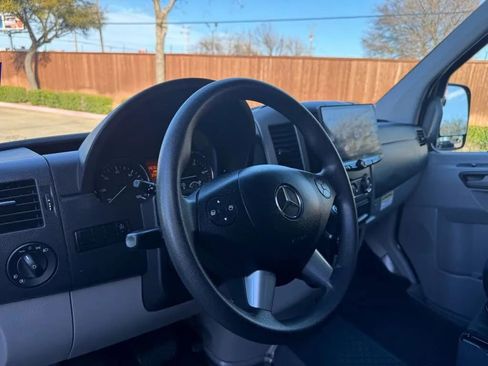 Used 2017 Mercedes-Benz Sprinter 2500 image 28