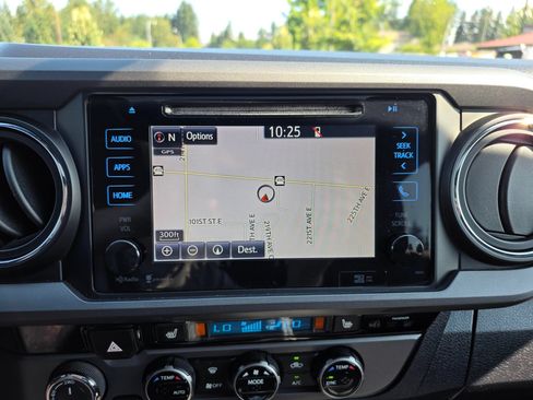 Used 2016 Toyota Tacoma TRD Sport AWD/4WD image 15