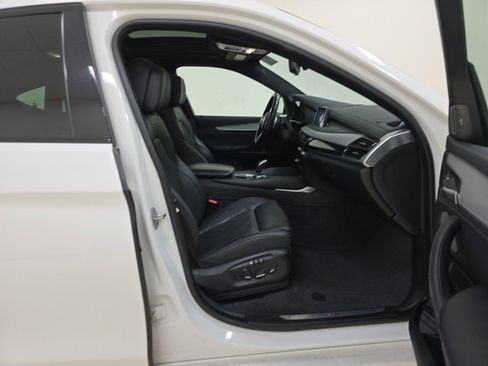 Used 2019 BMW X6 xDrive50i w/ M Sport Package image 11