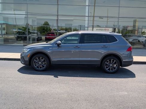 Used 2022 Volkswagen Tiguan SE image 2