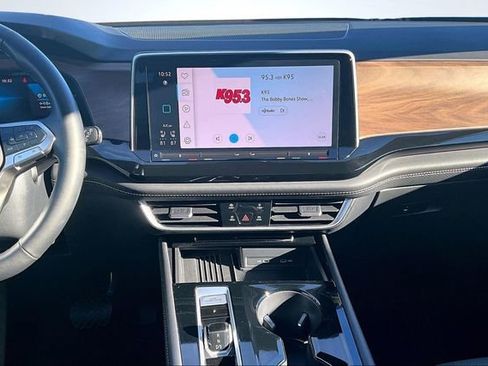 Used 2025 Volkswagen Atlas SE image 9