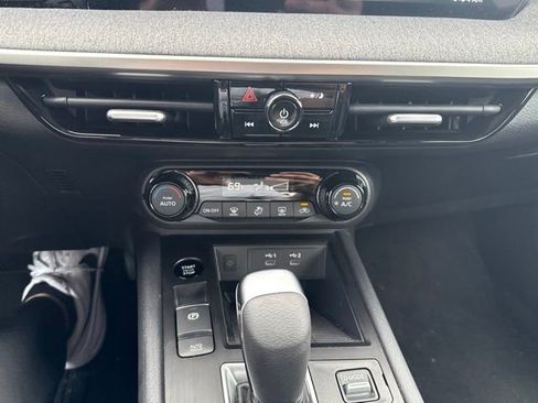 Used 2026 Nissan Kicks SV FWD image 31