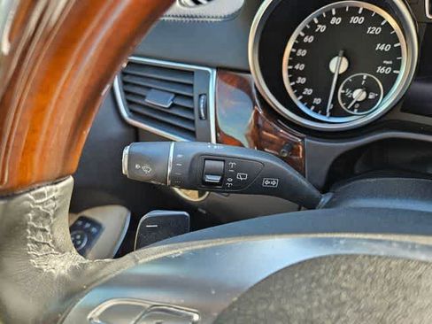 Used 2014 Mercedes-Benz GL 550 4MATIC image 27