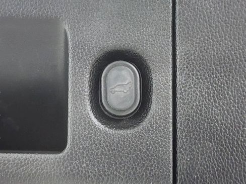 Used 2018 GMC Yukon SLT image 38