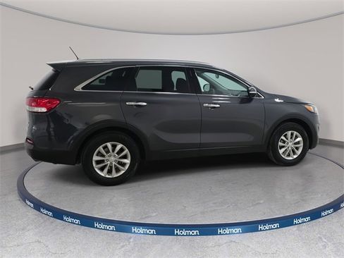 Used 2017 Kia Sorento LX image 6