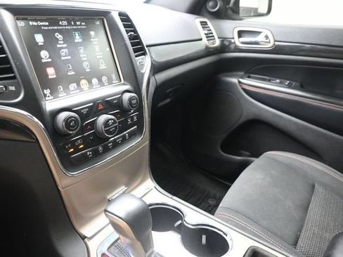 Used 2017 Jeep Grand Cherokee Laredo AWD/4WD image 29