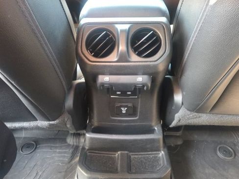 Used 2022 Jeep Wrangler Unlimited Sahara AWD/4WD image 19