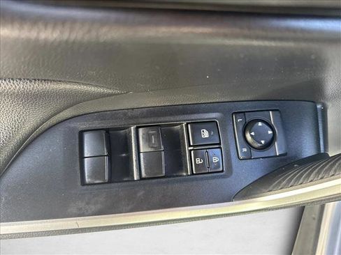 Used 2021 Toyota RAV4 LE image 11