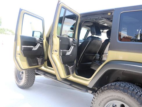 Used 2013 Jeep Wrangler Unlimited Rubicon AWD/4WD image 35