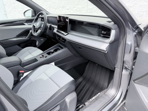 New 2026 Volkswagen Tiguan SE R-Line AWD/4WD image 34