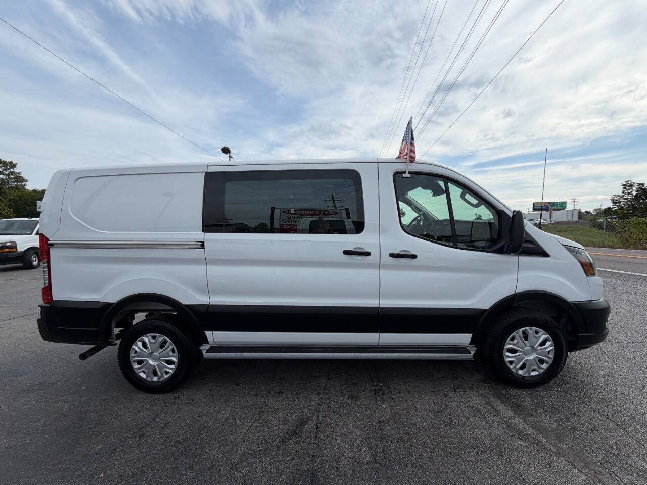 Used 2025 Ford Transit 250 Low Roof w/ Exterior Upgrade Package RWD image 5