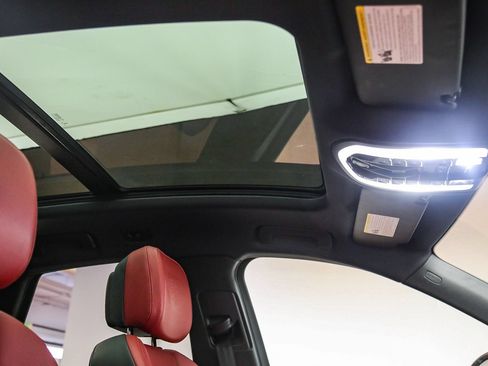 Certified 2023 Porsche Macan AWD/4WD image 24