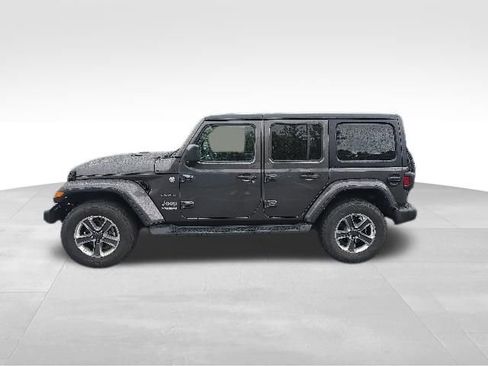 Used 2022 Jeep Wrangler Unlimited Sahara w/ Cold Weather Group AWD/4WD image 3