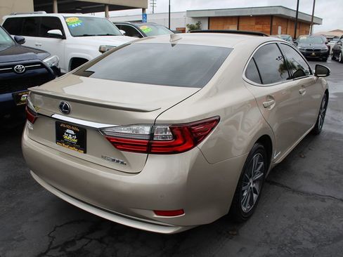 Used 2018 Lexus ES 300h image 7