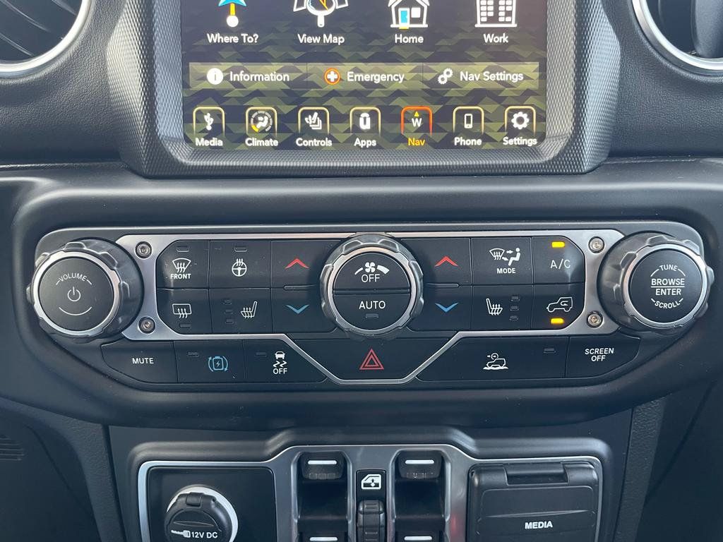 Used 2023 Jeep Wrangler Unlimited Sahara w/ Cold Weather Group AWD/4WD image 19