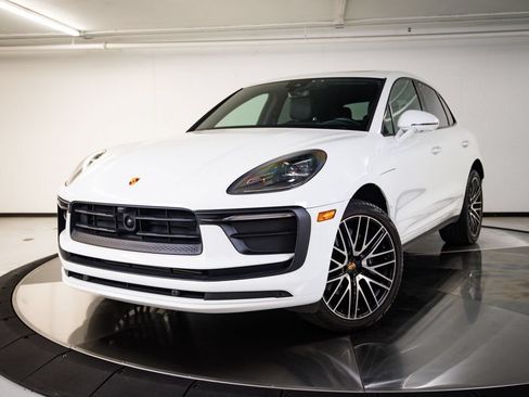 Certified 2023 Porsche Macan AWD/4WD image 1
