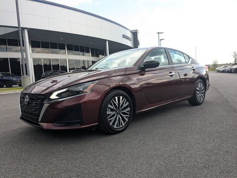 Used 2025 Nissan Altima 2.5 SV FWD image 8