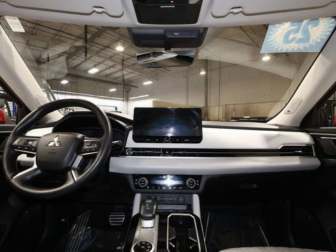 Used 2025 Mitsubishi Outlander SEL FWD image 30