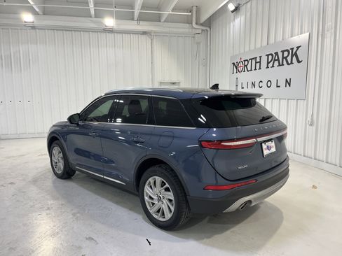 Used 2022 Lincoln Corsair FWD image 3