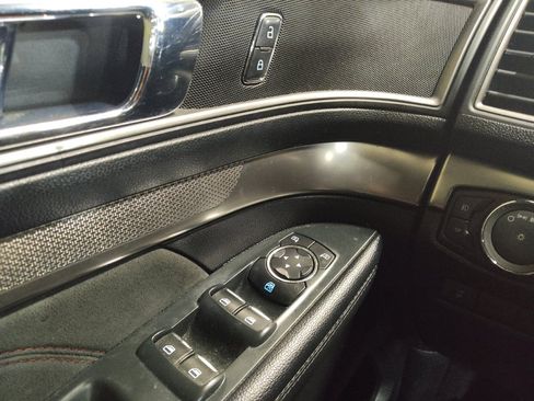 Used 2019 Ford Explorer XLT w/ Equipment Group 202A FWD image 27
