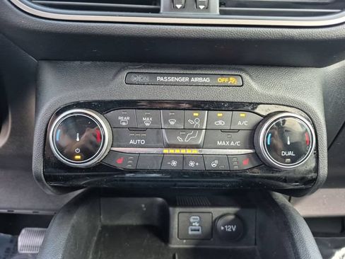 Used 2022 Ford Escape SE w/ SE Sport Appearance Package AWD/4WD image 23