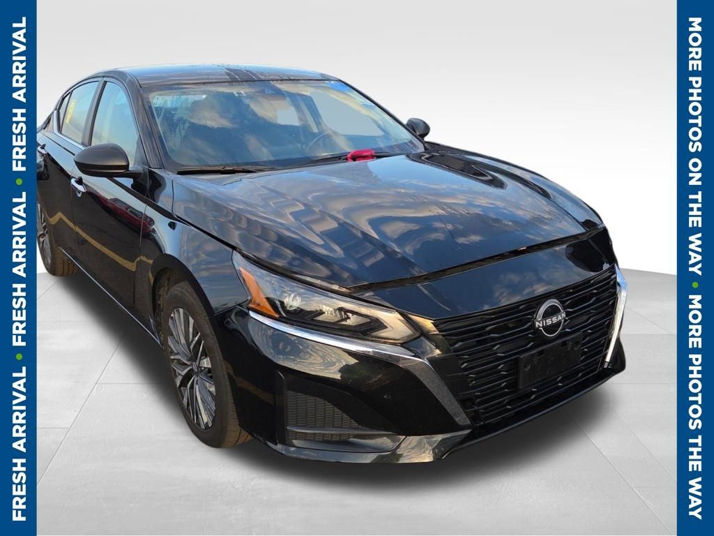 Used 2025 Nissan Altima 2.5 SV AWD/4WD image 1