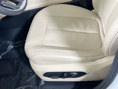 Used 2023 Jeep Grand Cherokee Limited image 19