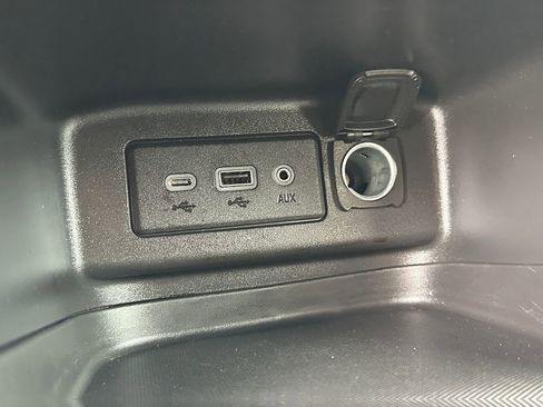 Used 2023 Chevrolet Equinox LT FWD image 31