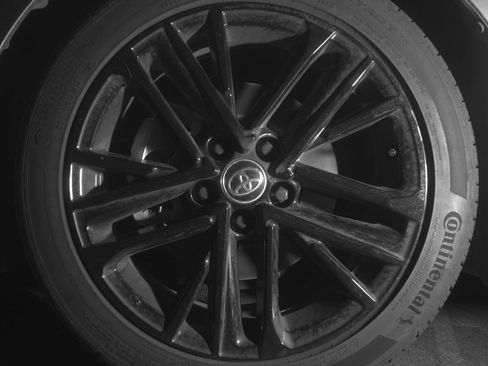 Used 2025 Toyota Camry SE image 12