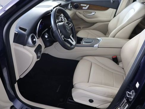 Used 2022 Mercedes-Benz GLC 300 4MATIC w/ Premium Package Lite image 19