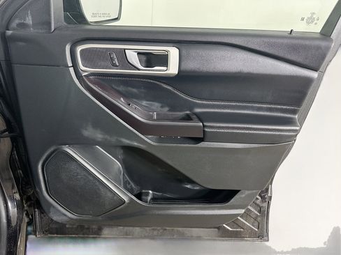 Used 2020 Ford Explorer XLT w/ Equipment Group 202A RWD image 33