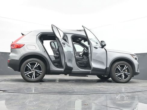 Used 2025 Volvo XC40 B5 Core image 68